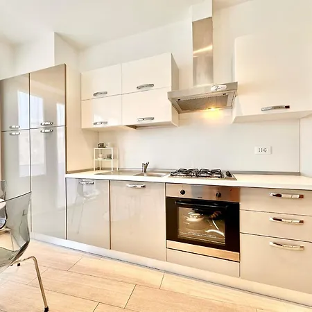 Hostdomus - White And Sea Apartment Finale Ligure