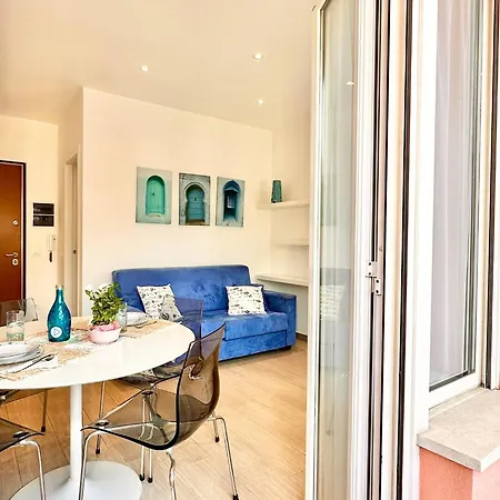 Hostdomus - White And Sea Apartment *